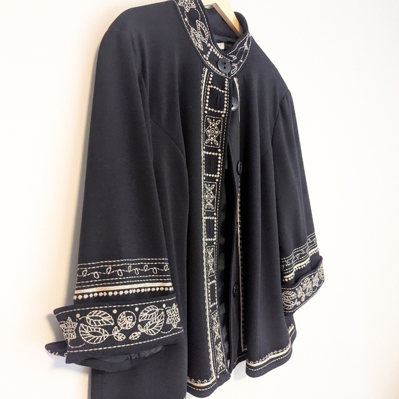 Vintage Tweeds Embroidered Black Poncho Coat - Picture 4 of 4